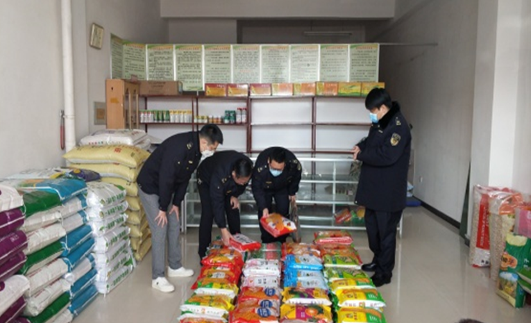 市农业执法支队联合青龙县农业执法大队 开展种子市场监督检查