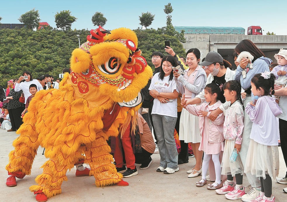 关城樱桃红 产业富一方